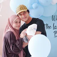 Dikaruniai anak pertama, Lesti Kejora dan Rizky Billar ungkap arti nama anak mereka. (Instagram/rizkybillar).