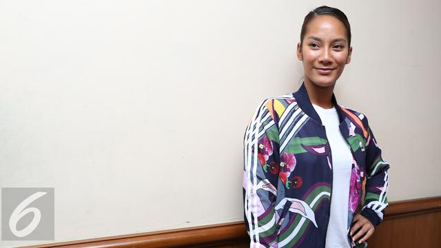 Potong Rambut  Pendek  ala Rihanna  Begini Gaya Tara Basro 