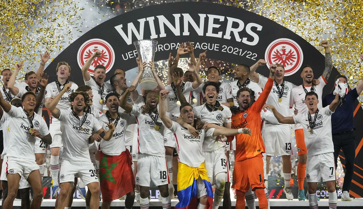 Eintracht Frankfurt berhasil menjadi juara Liga Europa 2021/2022 usai berhasil mengalahkan Glasgow Rangers di partai final pada Kamis (19/5/2022) dini hari WIB. (AP/Manu Fernandez)
