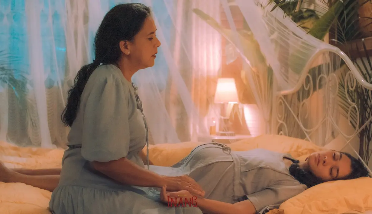 Inang adalah horor thriller pertama dari Fajar Nugros. Ia ingin mengeksplorasi banyak hal yang berbeda dari karya-karyanya sebelumnya termasuk mendalami sudut pandang wanita kala menghadapi kerasnya hidup melalui karakter Wulan. “Semoga film ini bisa diterima masyarakat dan memberi pelajaran baru untuk kita semua,” Fajar Nugros berharap. (Foto: Dok. IDN Pictures)