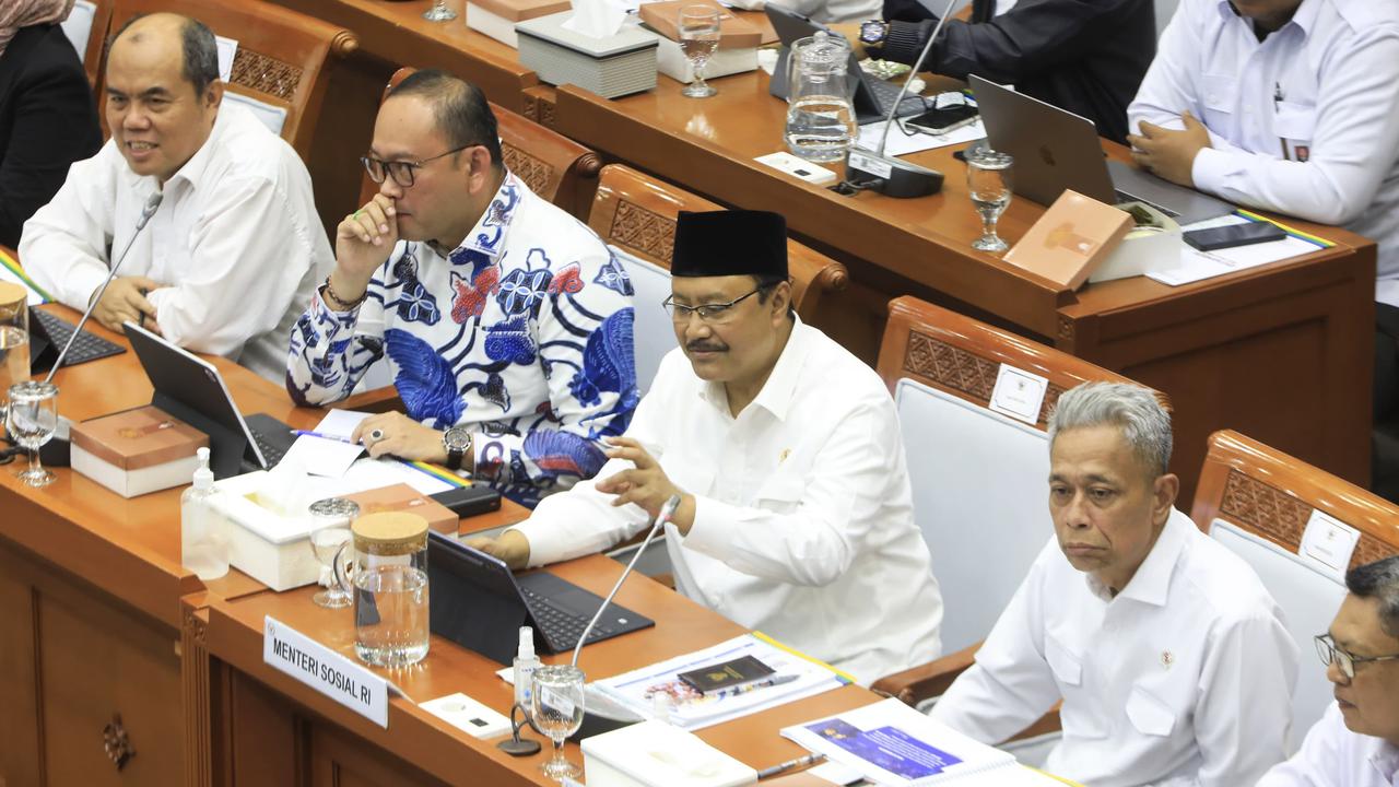 VIDEO: DPR Tanya Mensos Nasib Rakyat Penerima Bansos "Mereka Dikasih Terus, Apa Sudah Tak Miskin?"