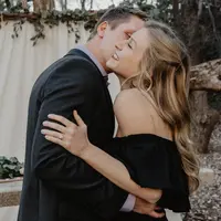 ilustrasi cinta/copyright unsplash/Parker Whitson