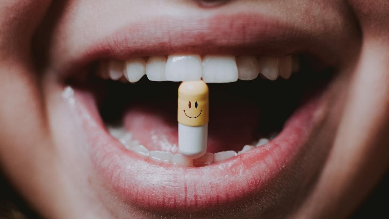 Ilustrasi Minum Obat
