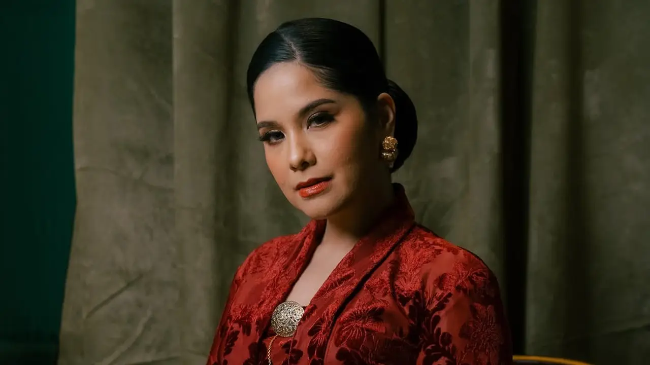 Potret Kebaya Annisa Pohan