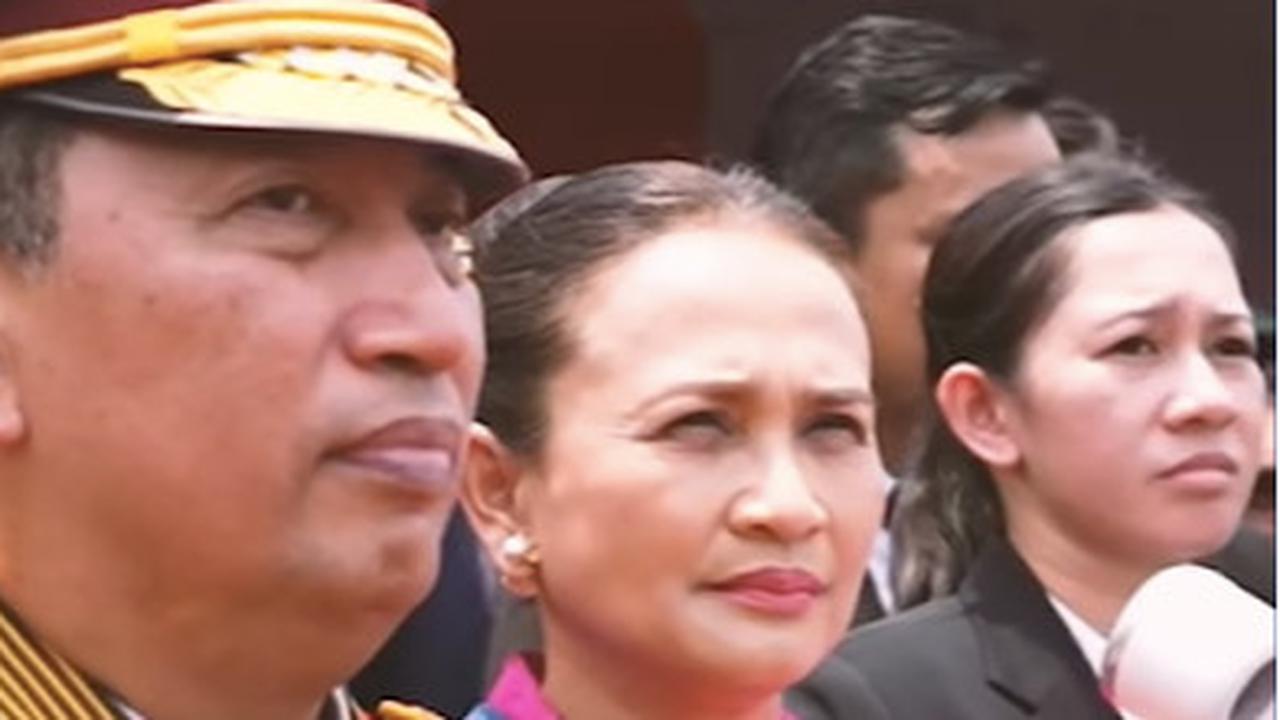 Sederhana tapi Manis, Sikap Istri Kapolri ke Sang Jenderal di Tengah Terik Matahari jadi Sorotan