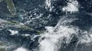 Pada Selasa ini, 22 Agustus 2023, 09:40 citra satelit ET yang disediakan oleh National Oceanic and Atmospheric Administration menunjukkan Badai Tropis Franklin mendekati pulau Hispaniola. (NOAA via AP)