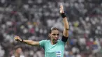 Wasit Stephanie Frappart beraksi selama pertandingan grup E Piala Dunia antara Kosta Rika dan Jerman di Stadion Al Bayt di Al Khor, Qatar, Jumat, 2 Desember 2022. Stephanie Frappart merupakan wasit wanita pertama yang memimpin perhelatan Piala Dunia Pria di laga itu. (AP Photo/Matthias Schrader)