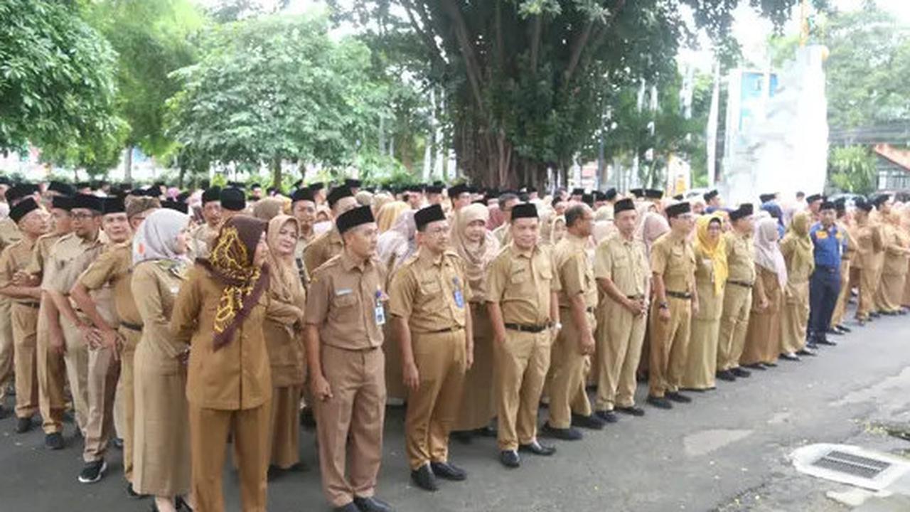 Prabowo Serius Pangkas Anggaran, Mobil Jemputan PNS Ditiadakan dan AC Kantor Sebagian Dimatikan