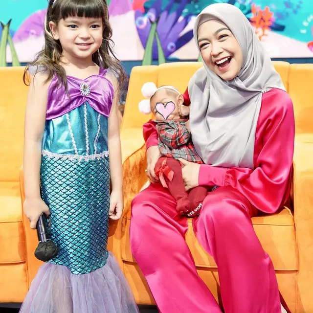 6 Potret Ria Ricis di Mom and Kids Awards 2022, Badan Langsingnya Banjir Pujian