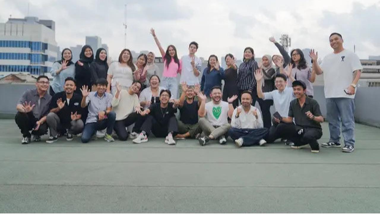 Potret Kantor Baru Luna Maya yang Jadi Sorotan, Begini Momen Seru Perayaannya Bersama Tim