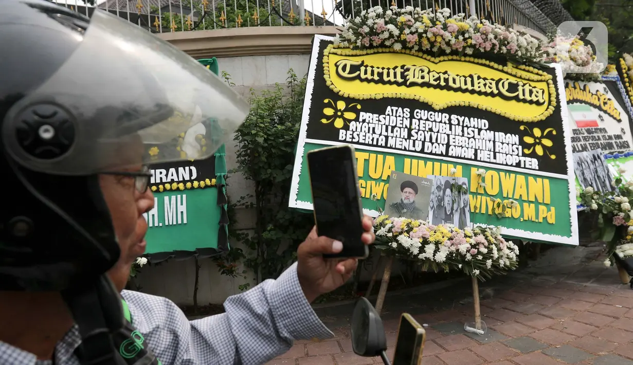Ayatollah Ali Khamenei juga resmi menunjuk Wapres Pertama (First Vice President) Mohammad Mokhber sebagai presiden sementara selama sekitar 50 hari sebelum pemilu digelar. (Liputan6.com/Herman Zakharia)