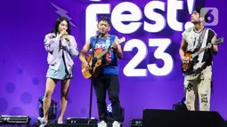 Termasuk lagu-lagu ciptaan Berlliana Lovell dan Davi Sumbing. (Liputan6.com/Herman Zakharia)