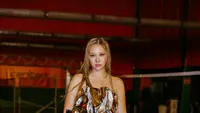 Jasmine Yen Rilis SWEAT, Dark Pop Ala Runway Show