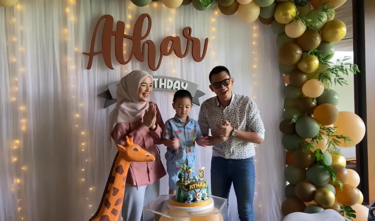 Athar banyak mendapat ucapan selamat. Termasuk dari para fansnya di dunia maya.&nbsp;
