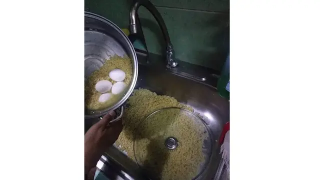 6 Momen Apes Saat Memasak Ini Bikin Tepuk Jidat