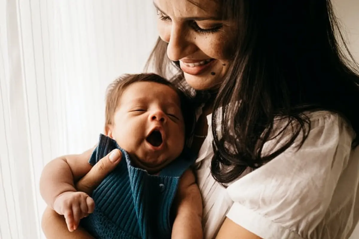 Ilustrasi ibu dan bayi