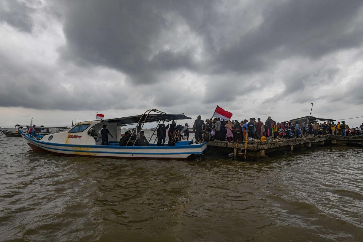 Aksi Ribuan Pasukan TNI AL dan Nelayan Bersatu Bongkar Pagar Laut Misterius di Tangerang