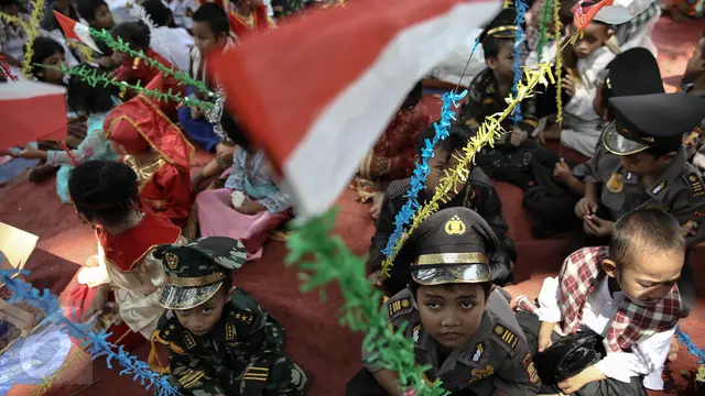 20160421-Murid dari Sekolah Alternatif untuk Anak Jalanan Peringati Hari Kartini