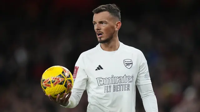 Foto: Jersey Serba Putih Arsenal saat Melawan Liverpool di Piala FA, Kampanyekan Anti Kekerasan dan Kejahatan di Kalangan Remaja