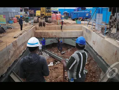 Proyek Sodetan Ciliwung di Jalan Otista 3 menuai masalah, Jakarta, Minggu (10/8/2014) (Liputan6.com/Faizal Fanani)