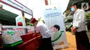 Santri antre cuci tangan di fasilitas sikat gigi di Panti Asuhan Wisma Karya Bakti, Depok, Jawa Barat, Jumat (22/10/2021). Pepsodent melalui Pepsoden Siwak berkolaborasi dengan BAZNAS menyalurkan donasi 31 fasilitas sikat gigi dan 150 paket edukasi kapada anak yatim piatu. (Liputan6.com/HO/Bon)