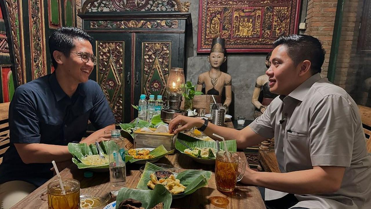 Kompol Syarif Makan Angkringan Sama Mayor Teddy, Netizen Malah Ramai Soal Gembok & 'Mainan' di Punggung Seskab