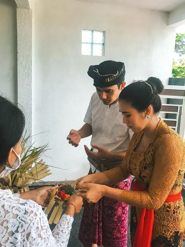 Upacara Macolongan Kaimano Anak Westny DJ. (Sumber: Instagram/westnydj)