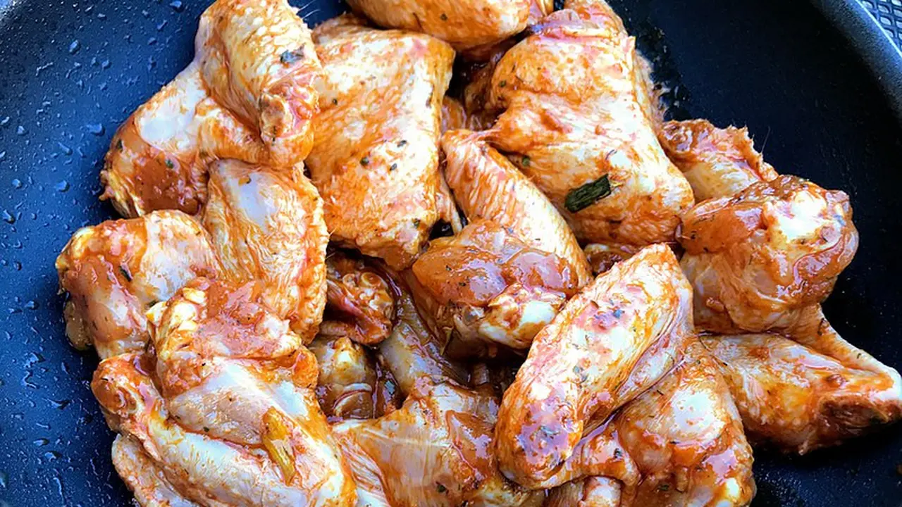 Daging ayam yang dimarinasi