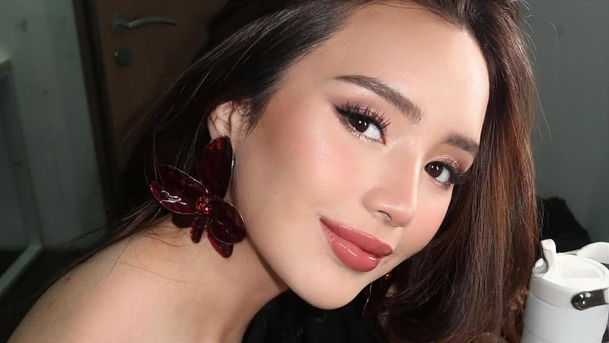 Glam Makeup Look Beby Tsabina yang Mewah dan Inspiratif, Sentuhan Elegan Karya Rhay David