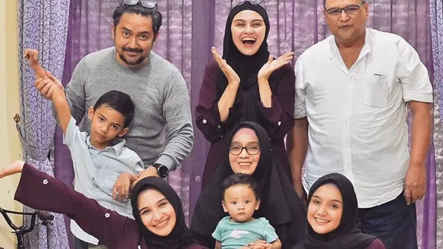 Momen kebersamaan Sarah dan Zee Zee Shahab