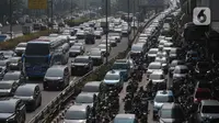 Kepadatan arus lalu lintas di jalan Gatot Subroto, Pancoran, Jakarta, Senin (13/11/2023). (merdeka.com/Imam Buhori)