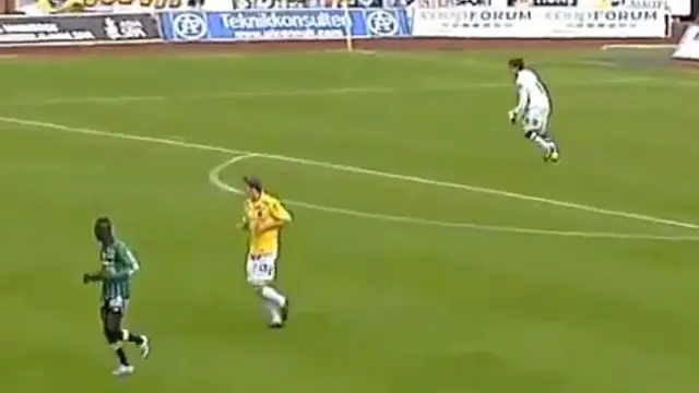 Gol Spektakuler Kiper di Liga Divisi Dua Swedia