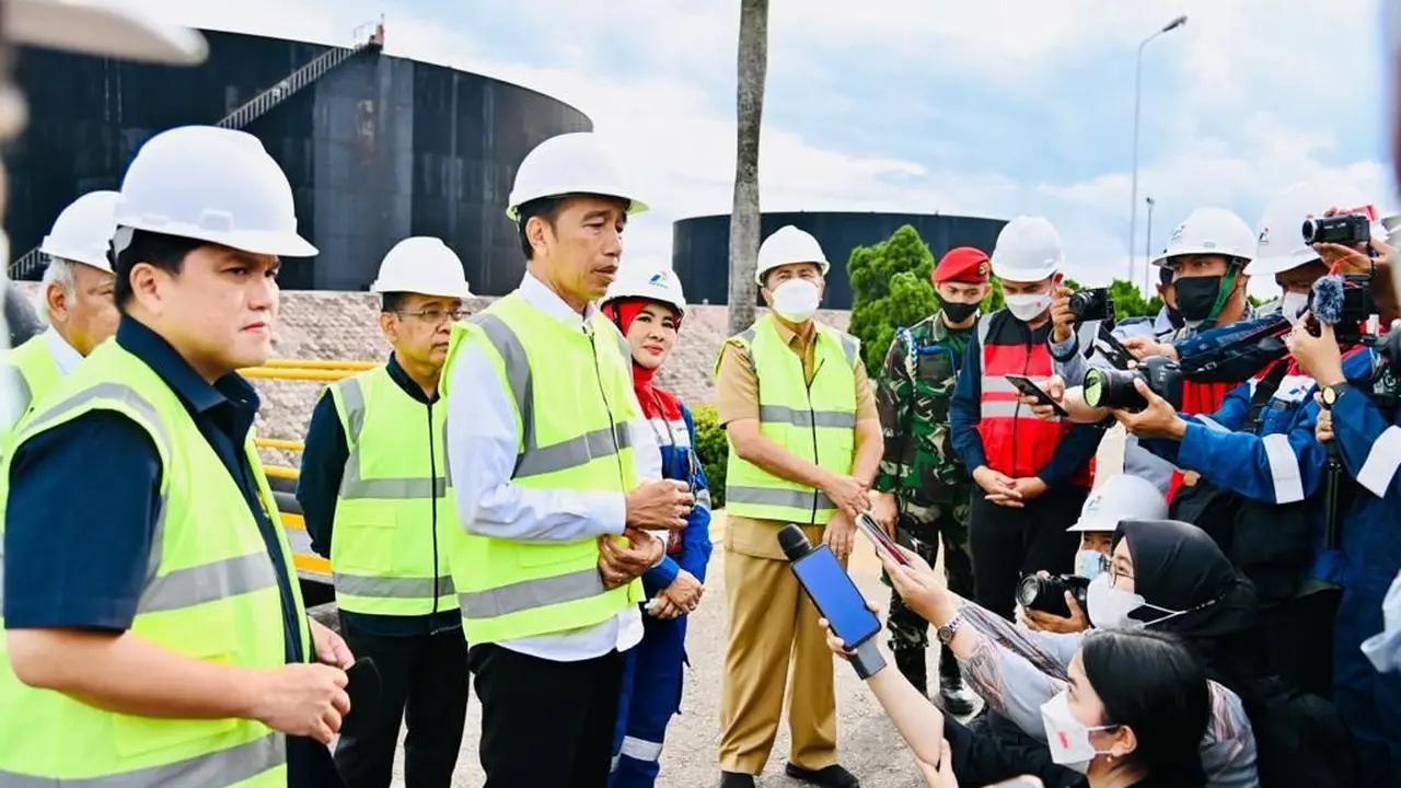 Presiden Joko Widodo (Jokowi) mengunjungi Wilayah Kerja minyak dan gas bumi (migas) Rokan, Riau, yang dikelola oleh Pertamina Hulu Rokan, Kamis (5/1/2023). Blok migas ini salah satu penyumbang produksi minyak terbesar. (Dok Pertamina)