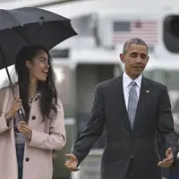 Malia Obama, putri mantan Presiden Barack Obama dikabarkan tengah merasakan jatuh cinta pada seorang rapper, Drake. Ia mengaggumi paras dan kepiawaian Drake dalam bermusik, lalu bagaimana tanggapan Barack Obama? (AFP/Bintang.com)