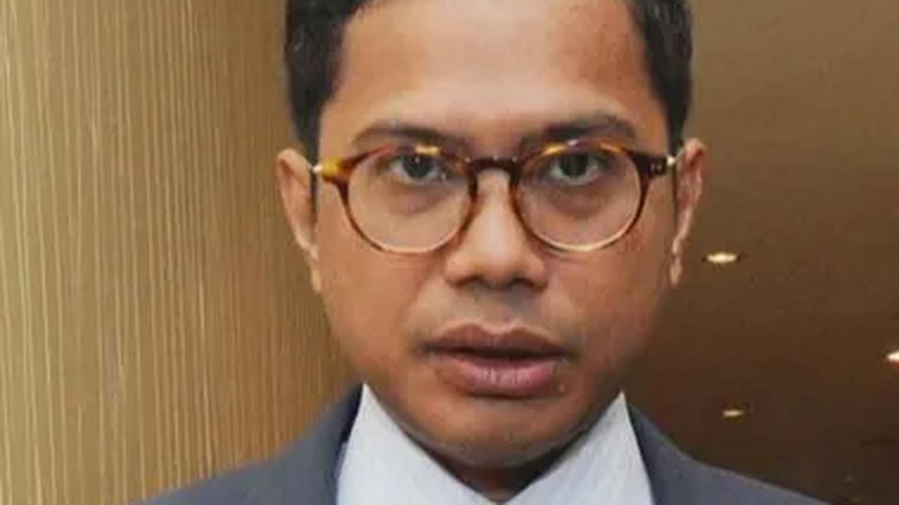 Pahala juga tercatat memiliki kendaraan bermotor roda dua , Honda tahun 2018 senilai R10 juta, lalu Gesits GT 1 tahun 2002 senilai Rp25 juta. Dia juga mempunyai harta bergerak lainnya sebesar Rp1,49 miliar.