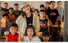 Viral Aksi Maudy Ayunda Kunjungi SD Terpencil di Kabupaten Sintang Kalimantan Barat, Banjir Pujian