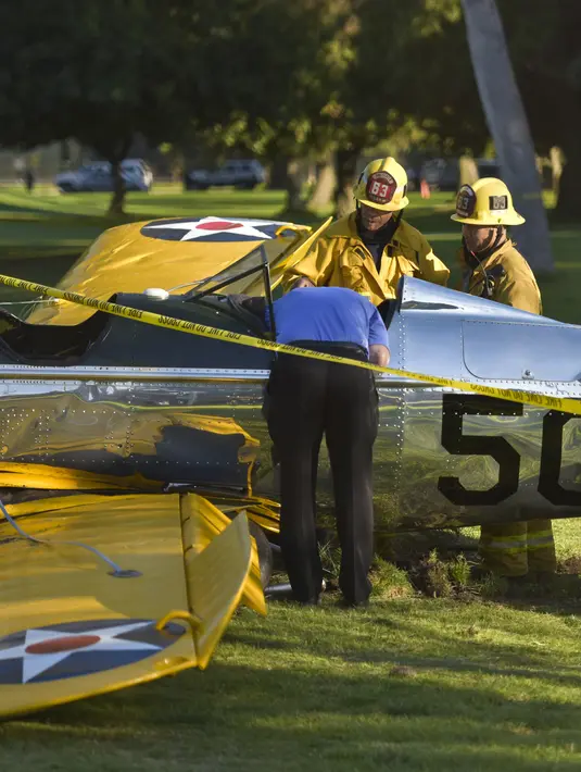 Pesawat itu jatuh pada sekitar 2:30 (2230 GMT) pada Penmar Golf Course jarak jauh dari bandara penerbangan umum Santa Monica. Diketahui Ford sendirian di pesawat dan Dewan Keselamatan Transportasi Nasional akan menyelidiki kecelakaan itu. (Bintang/EPA)