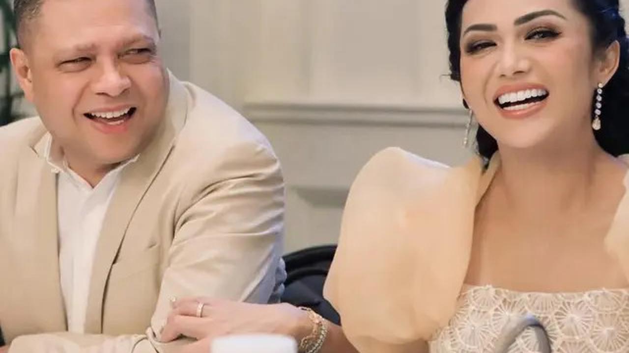 Model Rambut Kris Dayanti saat Menemani Sang Suami pada Acara Formal