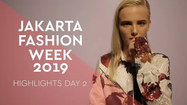 Jakarta Fashion Week hari kedua tidak kalah seru dibandingkan hari pertama. Sederet perancang busana dalam negeri unjuk koleksi di depan para undangan.