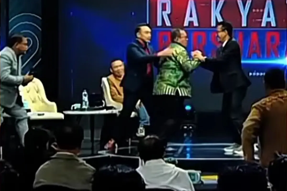 Jahmada Girsang Pengacara Rismon Sianipar Nyaris Adu Jotos dengan Refly Harun