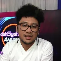 Kunto Aji merasakan hal yang berbeda setelah menikah dengan Dewi Syariati. Hidupnya menjadi lebih teratur sejak adanya kehadiran sang istri. Bahkan rencananya mereka berdua ingin memiliki tiga anak nantinya.
