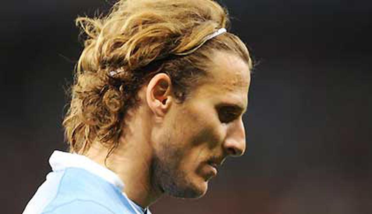 Kekecewaan striker Uruguay Diego Forlan di laga semifinal PD 2010 lawan Belanda di Green Point Stadium, Cape Town, 6 Juli 2010. AFP PHOTO / FRANCK FIFE