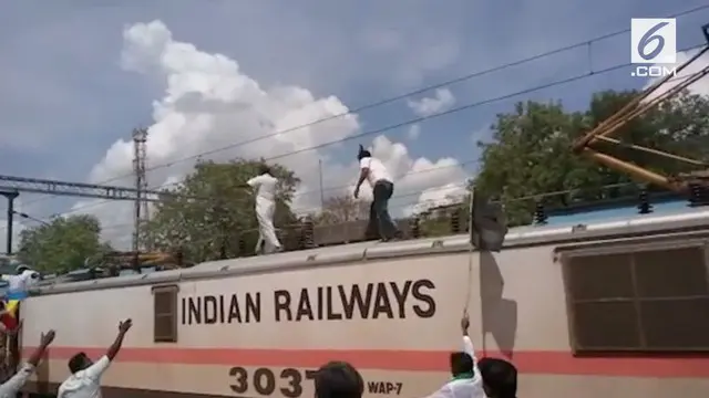 Beredar video detik-detik seorang Pria tersengat arus listrik saat berjalan di atap kereta api.