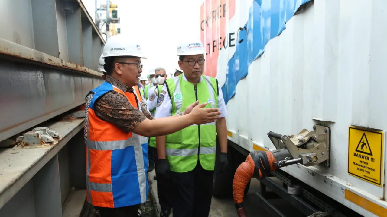 Dirjen Perhubungan Laut tinjau kesiapan penerapan penggunaan on-shore power supply di Pelabuhan Tanjung Priok