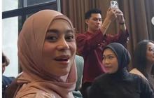 Cantik dan Anggun, Potret Lesti Kejora di Acara Pertunangan Rara LIDA dengan Kebaya Pastel