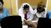 VIDEO: Tahanan Kasus Pengeroyokan Menikah di Polsek Pademangan