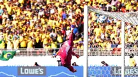 Camilo Vargas dari Kolombia mencetak gol pada pertandingan Grup D CONMEBOL Copa America 2024 antara Brasil dan Kolombia di Stadion Levi's pada 02 Juli 2024 di Santa Clara, California. Thearon W. Henderson/Getty Images/AFP