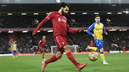 Mohamed Salah merupakan pemain Afrika dengan catatan gol terbanyak di Liga Inggris. Tercatat, sang pemain telah mencetak 120 gol dan 52 asis dalam 193 kali penampilan bersama Chelsea dan Liverpool. Torehan tersebut berhasil melampau pemain Pantai Gading, Didier Drogba yang mencetak 104 gol. (AFP/Oli Scarff)