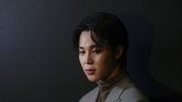 Jimin BTS menghadiri fashion show Dior di Paris, 20 Januari 2023. (AP Photo/Thibault Camus)