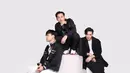 Kabar hengkangnya Dodi Hidayatullah mengejutkan penggemar. Pihak Adam Musik sampaikan kabar tersebut disertai dengan mengunggah foto kebersamaan Adam Musik yang kini hanya 3 personel. Jalani pemotretan bareng, tidak ikut sertanya Dodi Hidayatullah dan Aulia Rahmi menjadi bukti bahwa penyanyi berusia 36 tahun itu sudah tidak lagu menjadi bagian Adam Musik. (Liputan6.com/IG/@adammusik_)